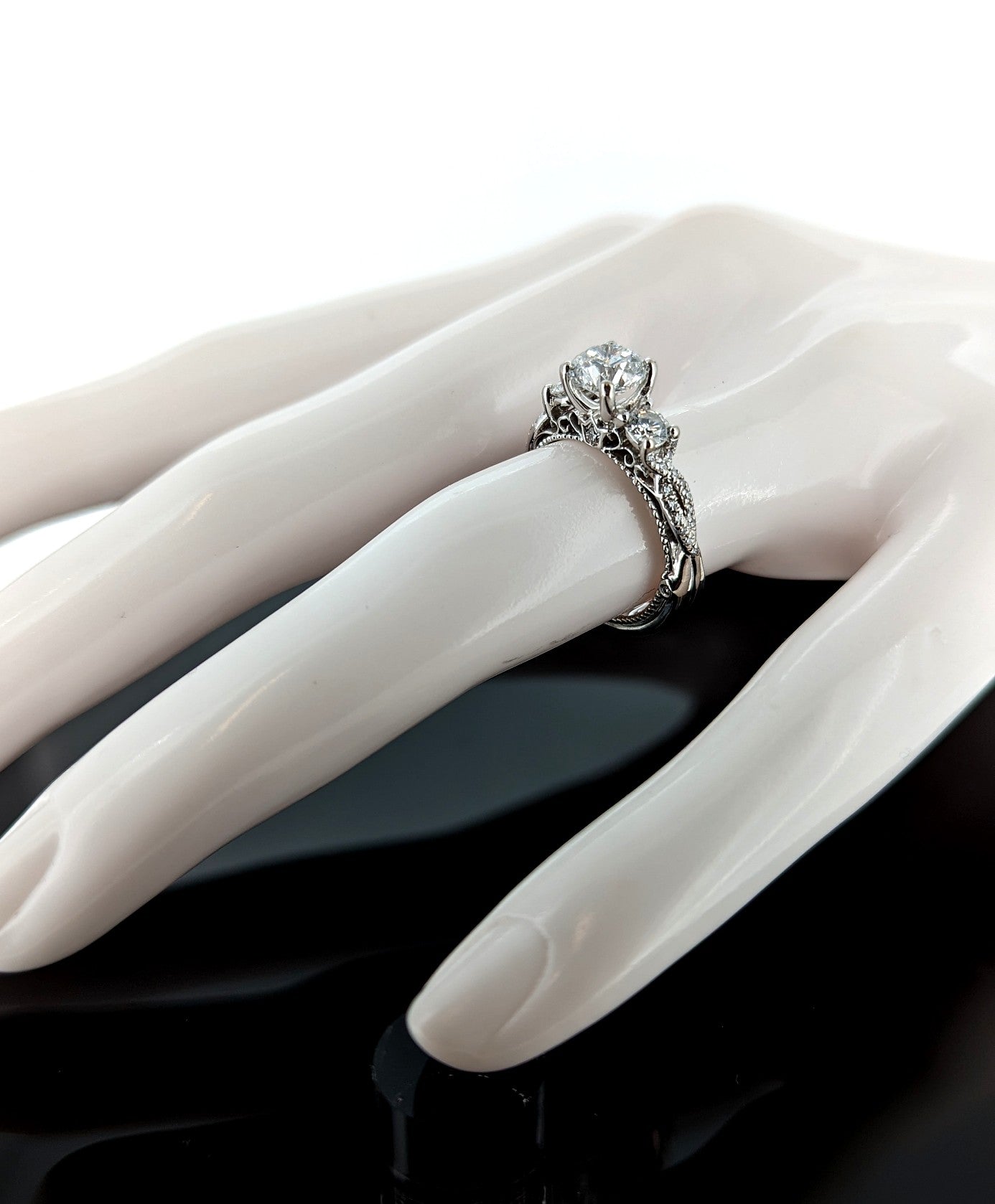 1 Carat Single Solitaire Engagement Ring For Women